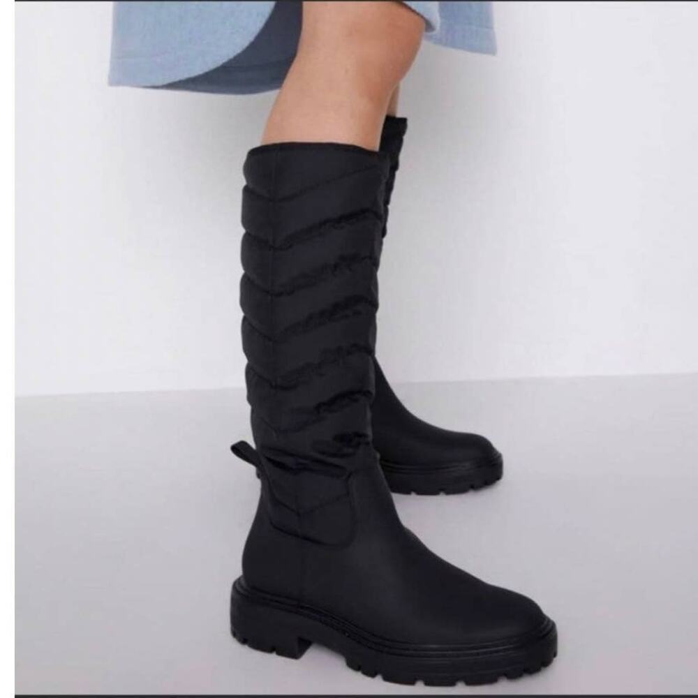 Zara Black Quilted Lug Sole Pull Tab Tall Winter Stylish Boots 6.5 US / EU 37